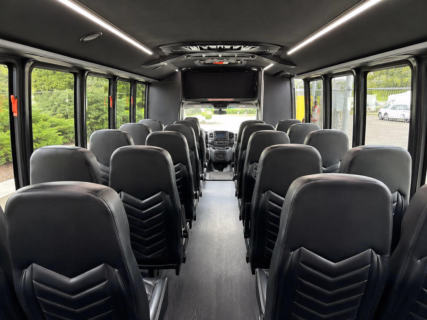 lincoln airport shuttle bus rentals for private groups