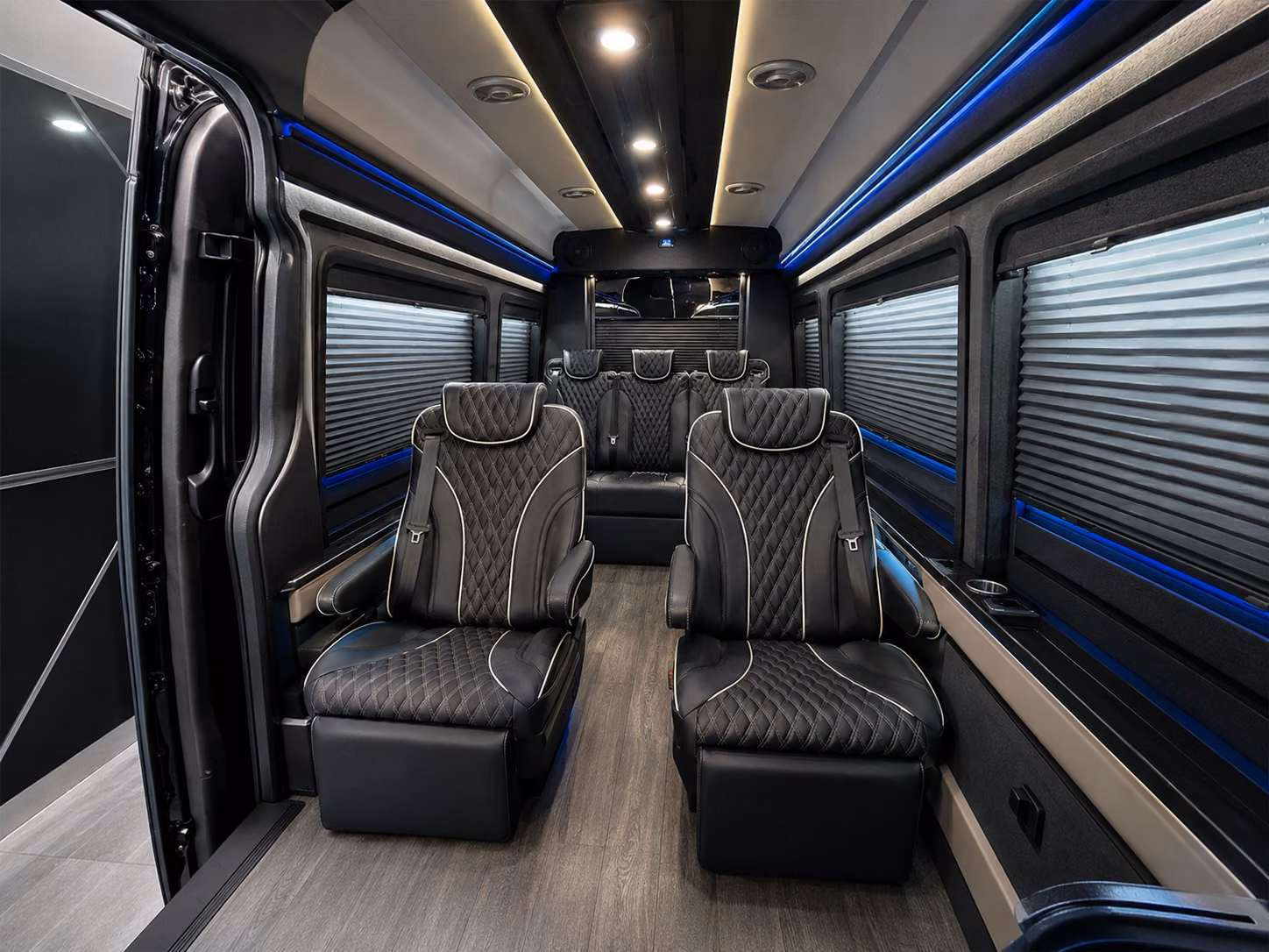 lincoln airport shuttle buses for employees