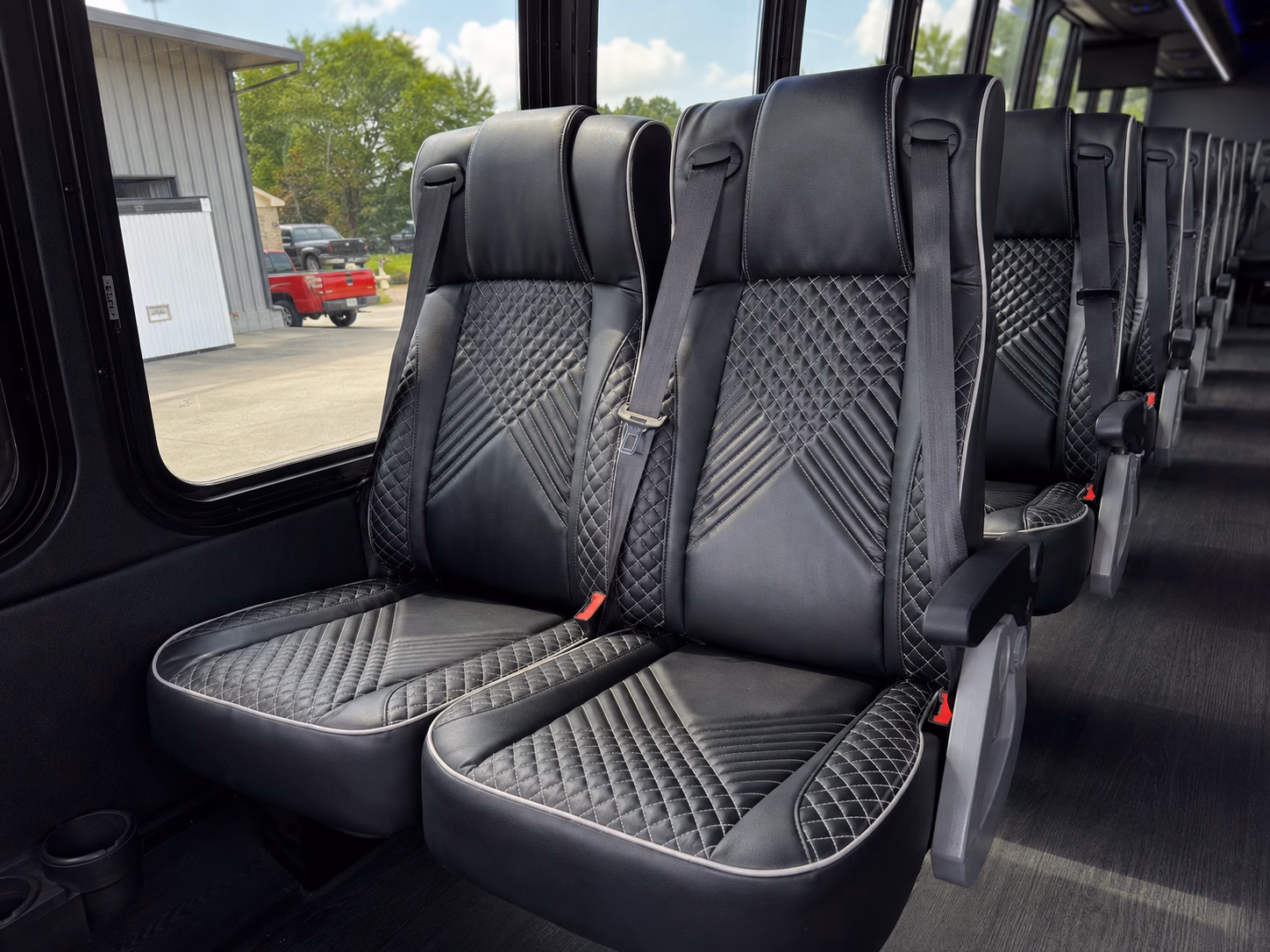 shuttle services for airline crews and airport staff in lincoln